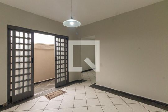 Sala de casa para alugar com 4 quartos, 270m² em Vila Esperança, São Paulo