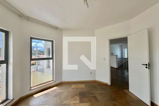 Sala 2 de casa para alugar com 3 quartos, 238m² em Jardim Sao Carlos, Campinas