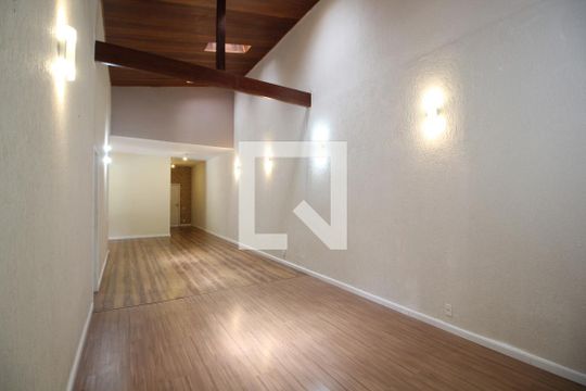 Sala de casa de condomínio à venda com 4 quartos, 360m² em Jacarepaguá, Rio de Janeiro