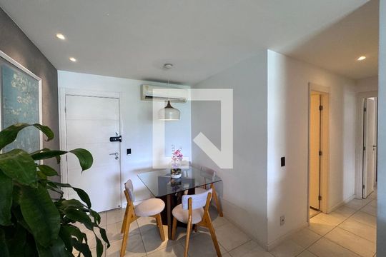 Sala de apartamento para alugar com 2 quartos, 84m² em Barra da Tijuca, Rio de Janeiro