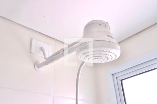 Banheiro de kitnet/studio para alugar com 1 quarto, 26m² em Belenzinho, São Paulo