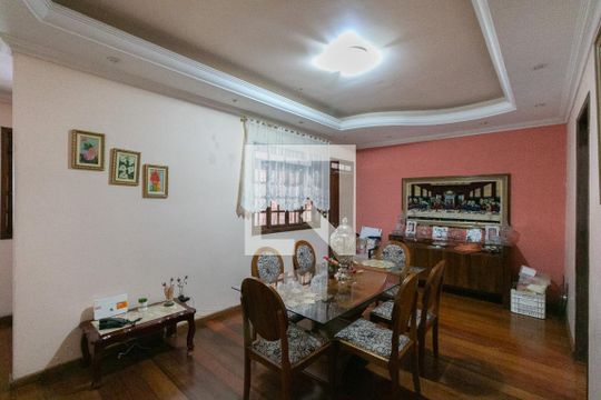 Casa à venda com 3 quartos, 310m² em São João Batista, Belo Horizonte
