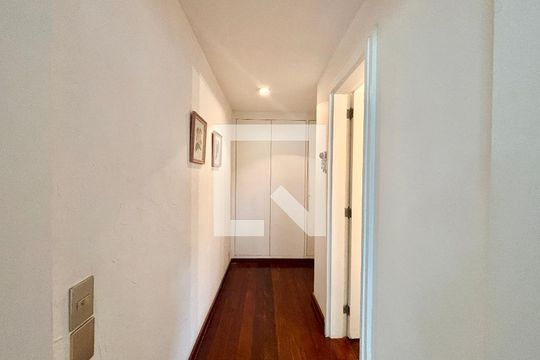 Corredor de apartamento para alugar com 4 quartos, 187m² em Gávea, Rio de Janeiro