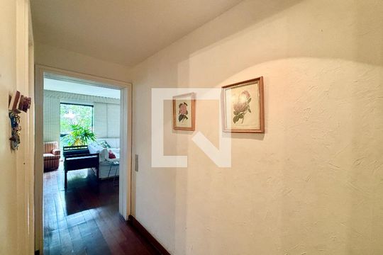 Corredor de apartamento para alugar com 4 quartos, 187m² em Gávea, Rio de Janeiro