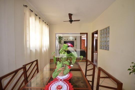 Sala de Jantar de casa para alugar com 7 quartos, 400m² em Guadalupe, Rio de Janeiro