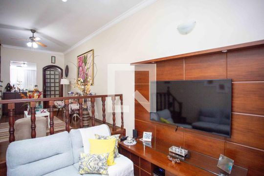 Sala de TV de casa à venda com 3 quartos, 130m² em Centro, Diadema