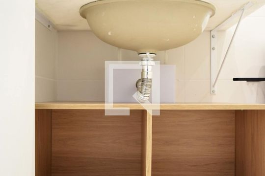 Banheiro de kitnet/studio à venda com 1 quarto, 27m² em Pompeia, São Paulo