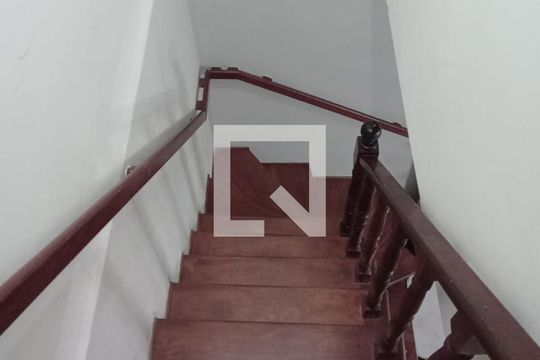 Escada de casa à venda com 3 quartos, 169m² em Jardim Las Vegas, Santo André