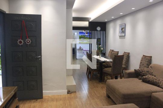 Sala de casa à venda com 4 quartos, 182m² em Vila Ester, Guarulhos