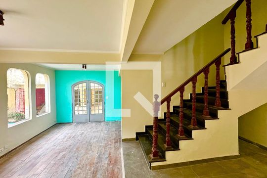 Sala de casa à venda com 7 quartos, 148m² em Jardim Bom Clima, Guarulhos