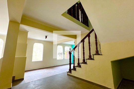 Sala de casa à venda com 7 quartos, 148m² em Jardim Bom Clima, Guarulhos