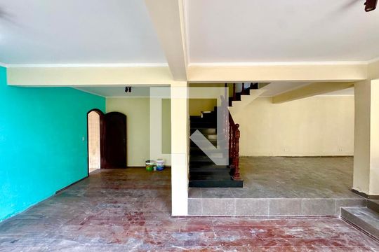 Sala de casa à venda com 7 quartos, 148m² em Jardim Bom Clima, Guarulhos