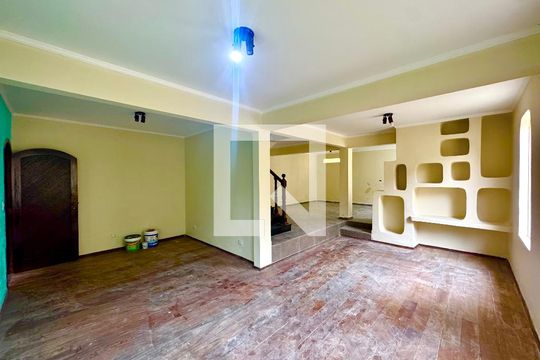 Sala de casa à venda com 7 quartos, 148m² em Jardim Bom Clima, Guarulhos