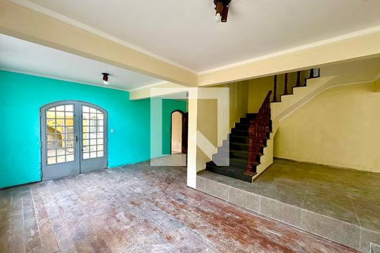 Sala de casa à venda com 7 quartos, 148m² em Jardim Bom Clima, Guarulhos