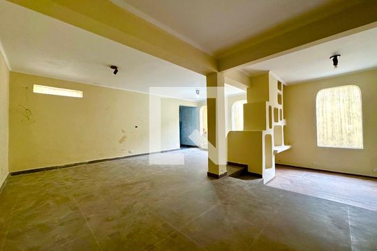 Sala de casa à venda com 7 quartos, 148m² em Jardim Bom Clima, Guarulhos