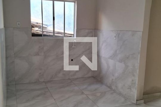 Casa para alugar com 3 quartos, 325m² em Jardim Cláudia, São Paulo