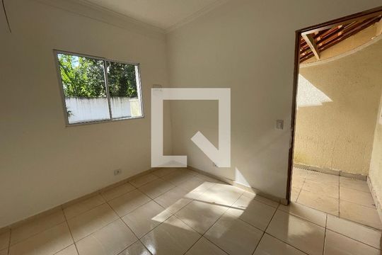 Casa de Condomínio para alugar com 3 quartos, 77m² em Jardim Nova Coimbra, Cotia