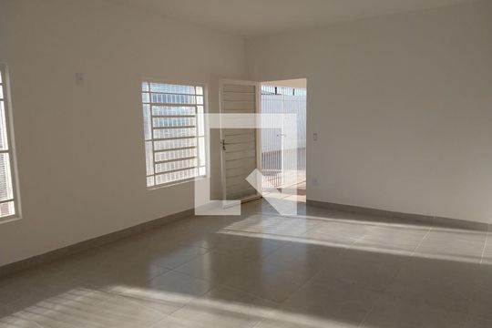 Casa à venda com 3 quartos, 169m² em Vila Carminha, Campinas