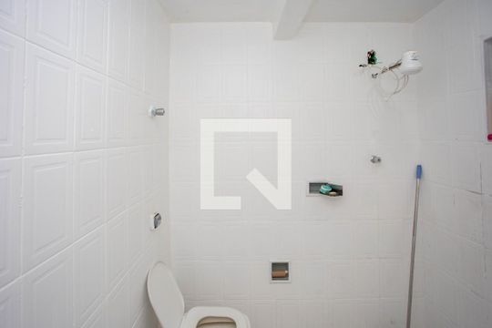 Banheiro de casa à venda com 5 quartos, 257m² em Taboão, Diadema