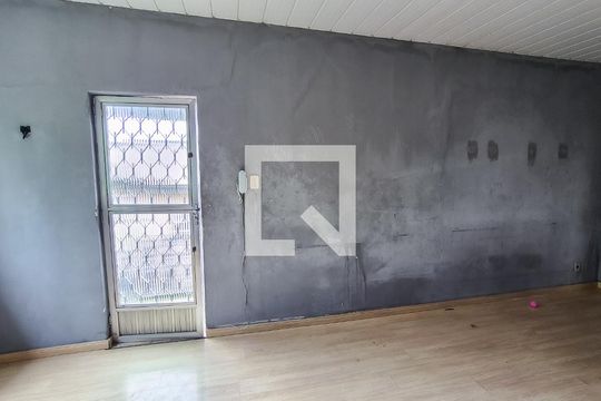 Sala de casa à venda com 3 quartos, 75m² em Olaria, Rio de Janeiro