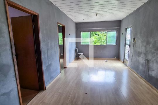 Sala de casa à venda com 3 quartos, 75m² em Olaria, Rio de Janeiro