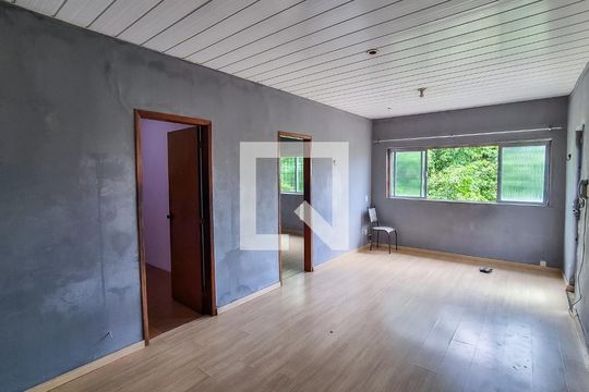 Sala de casa à venda com 3 quartos, 75m² em Olaria, Rio de Janeiro