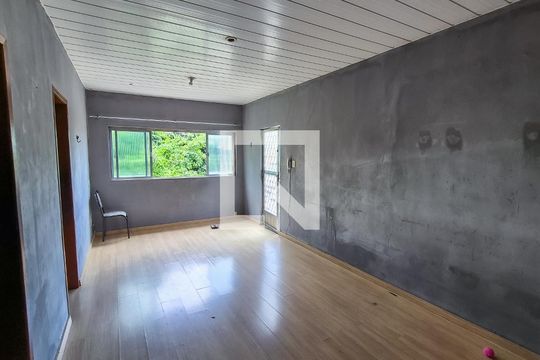 Sala de casa à venda com 3 quartos, 75m² em Olaria, Rio de Janeiro