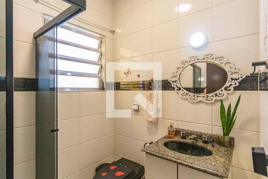 Banheiro Social de casa à venda com 4 quartos, 204m² em Vila América, Santo André