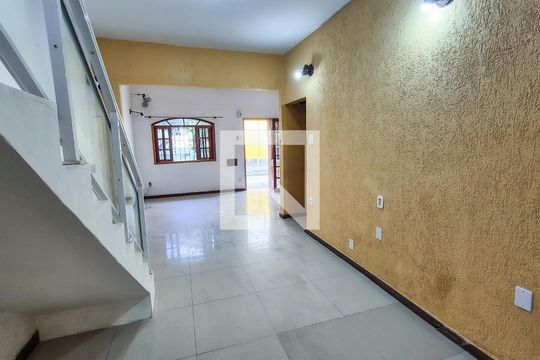 Sala de casa à venda com 2 quartos, 150m² em Irajá, Rio de Janeiro