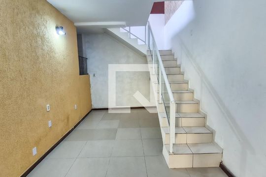Sala de casa à venda com 2 quartos, 150m² em Irajá, Rio de Janeiro