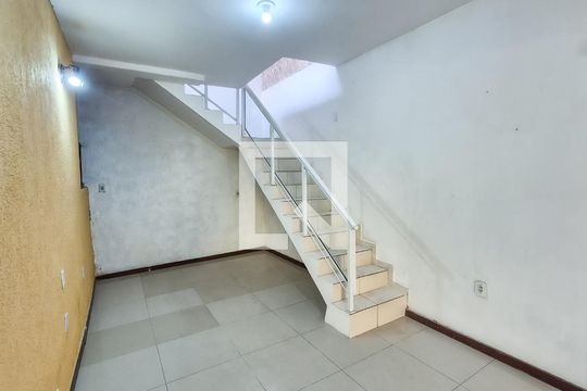 Sala de casa à venda com 2 quartos, 150m² em Irajá, Rio de Janeiro