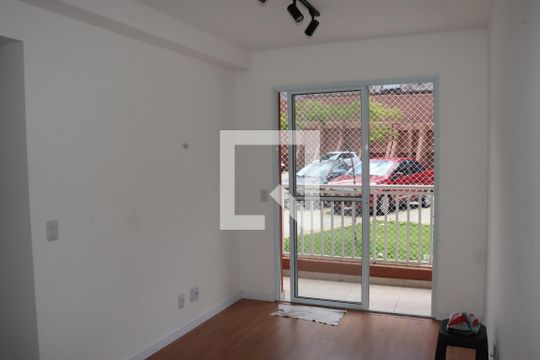 Apartamento para alugar com 2 quartos, 52m² em Jardim Dom José, Embu das Artes