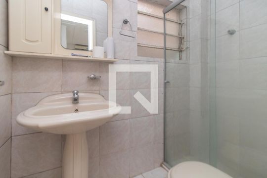 Banheiro de apartamento para alugar com 1 quarto, 33m² em Cidade Baixa, Porto Alegre