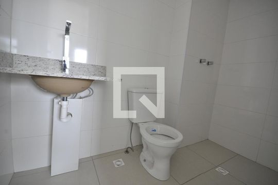 Banheiro do Quarto Suíte de apartamento à venda com 2 quartos, 46m² em Vila Mazzei, São Paulo