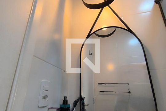 Banheiro de apartamento à venda com 2 quartos, 51m² em Vila Nogueira, Diadema