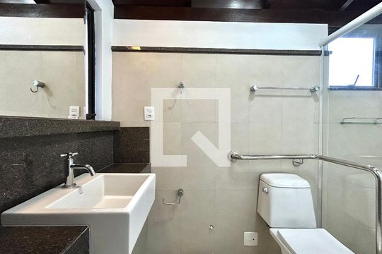 Banheiro  de apartamento para alugar com 1 quarto, 102m² em Centro, Florianópolis