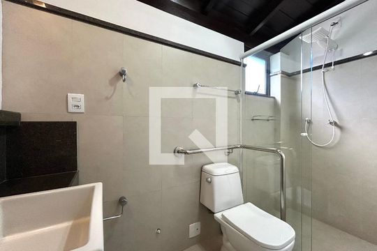 Banheiro  de apartamento para alugar com 1 quarto, 102m² em Centro, Florianópolis