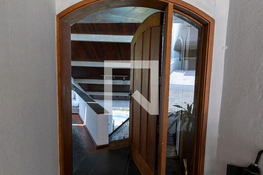Porta de entrada de casa de condomínio para alugar com 4 quartos, 330m² em Alphaville Residencial Um, Barueri