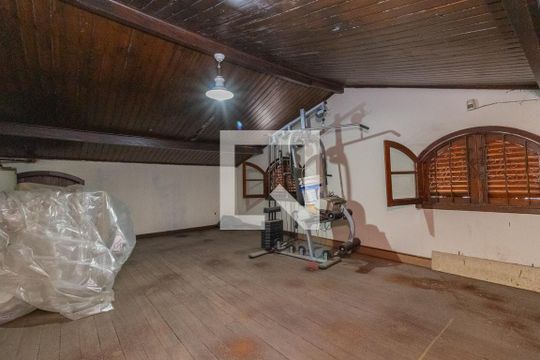 Sótão de casa para alugar com 4 quartos, 315m² em Vila Talarico, São Paulo