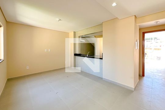 Sala de casa para alugar com 2 quartos, 102m² em Forquilhas, São José