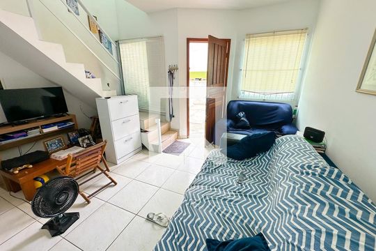 Sala de TV de apartamento para alugar com 2 quartos, 70m² em Ingleses Norte, Florianópolis