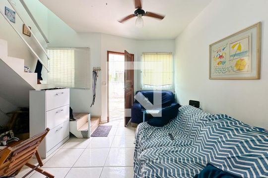Sala de TV de apartamento para alugar com 2 quartos, 70m² em Ingleses Norte, Florianópolis
