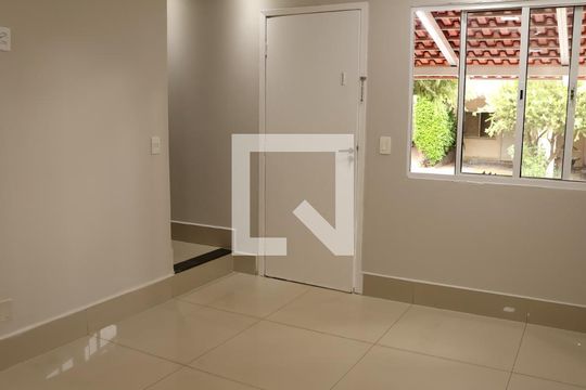 Sala de casa à venda com 3 quartos, 120m² em Setor Centro Oeste, Goiânia