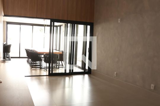 Sala de TV de casa de condomínio para alugar com 3 quartos, 181m² em Alphaville Araguaia, Goiânia