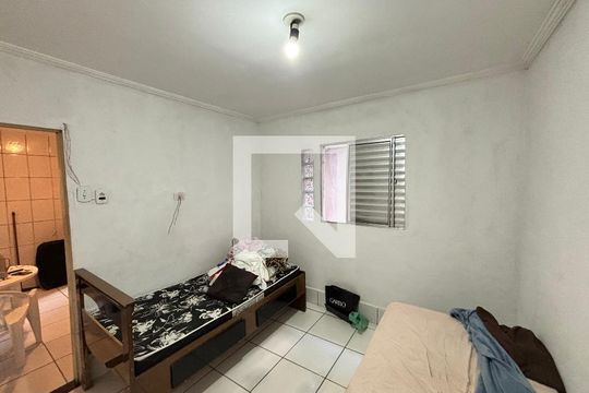 Quarto 1 de casa para alugar com 1 quarto, 32m² em Arthur Alvim, São Paulo