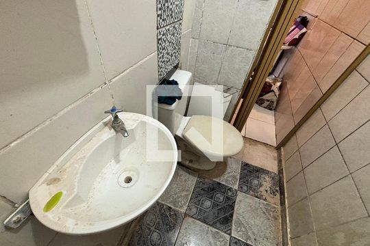 Banheiro de casa para alugar com 1 quarto, 32m² em Arthur Alvim, São Paulo