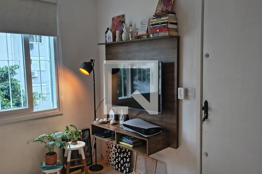 Sala de apartamento à venda com 2 quartos, 60m² em Vila Nova, Novo Hamburgo