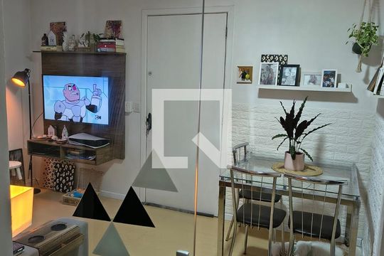 Sala de apartamento à venda com 2 quartos, 60m² em Vila Nova, Novo Hamburgo