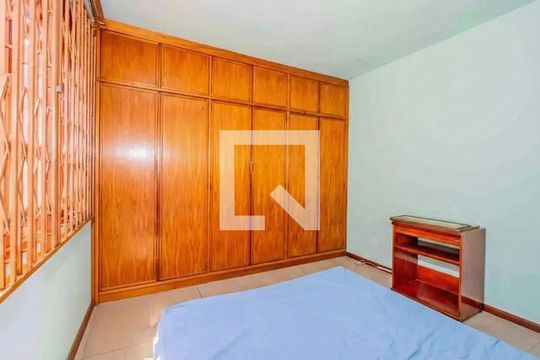 Quarto de casa à venda com 2 quartos, 146m² em Guarujá, Porto Alegre