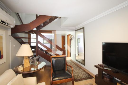 Sala de apartamento para alugar com 3 quartos, 217m² em Petrópolis, Porto Alegre